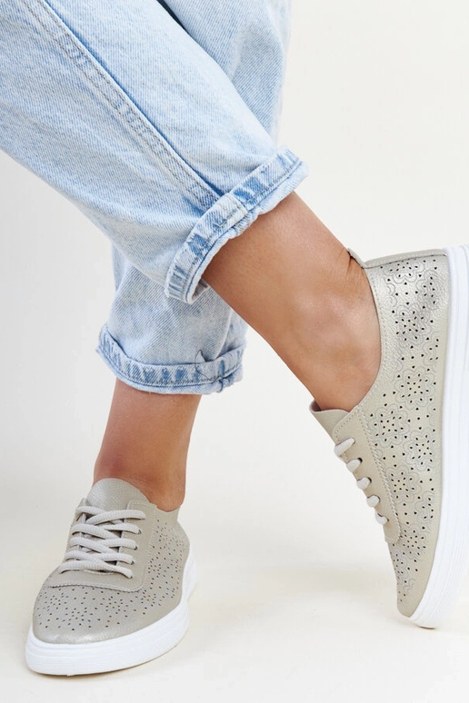 Zapatillas doradas de piel ecológica...