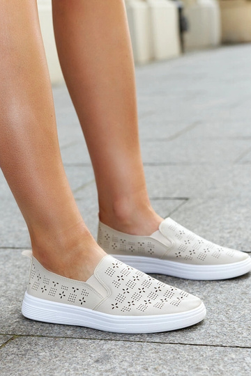 Zapatillas sin cordones Hilal en color beige