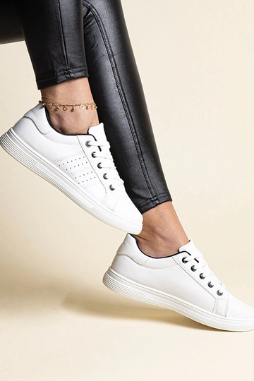 Zapatillas blancas de piel... 2