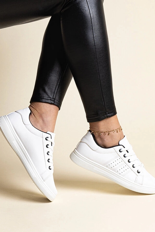 Zapatillas blancas de piel ecológica...