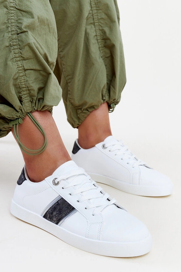 Zapatillas blancas y negras con raya decorativa Grada