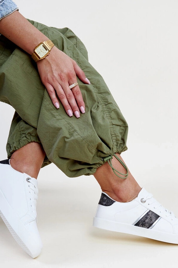 Zapatillas blancas y negras... 2