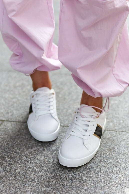 Zapatillas blancas con tira...