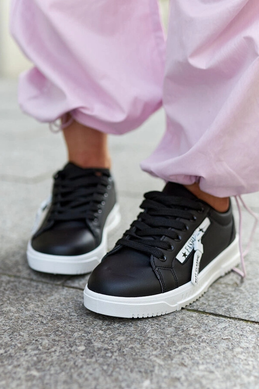 Zapatillas negras de piel ecológica...