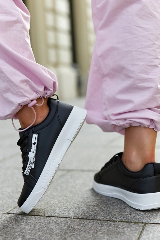 Zapatillas negras de piel ecológica...