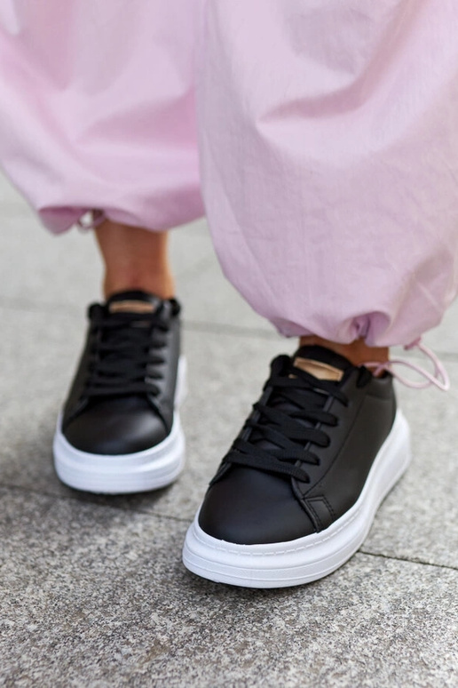 Zapatillas negras con suela gruesa Ivalu