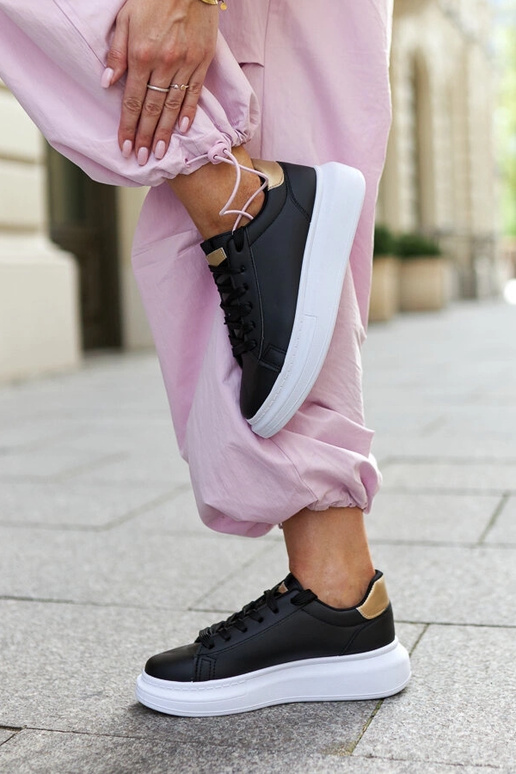 Zapatillas negras con suela gruesa Ivalu