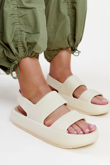 Sandalias Attiana Beige