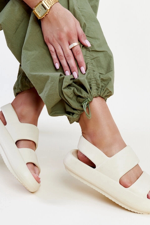 Sandalias Attiana Beige