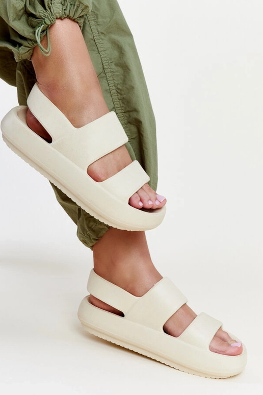 Sandalias Attiana Beige