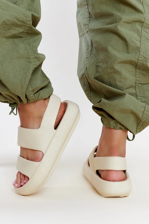 Sandalias Attiana Beige