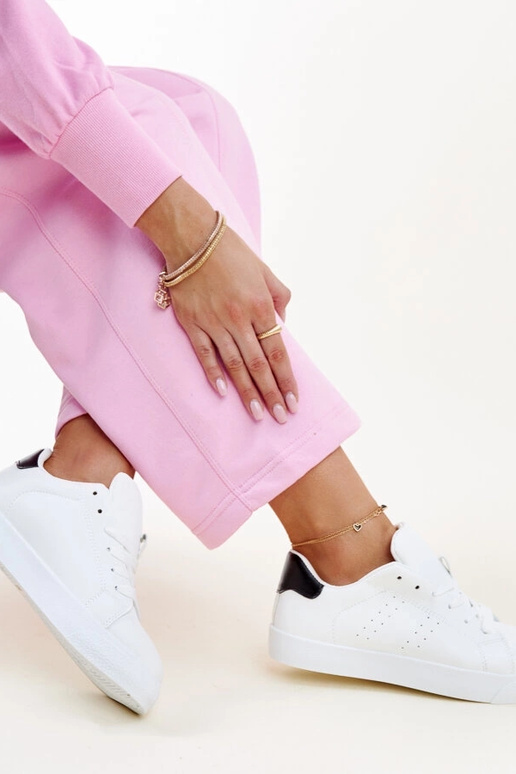 Zapatillas Akila en blanco y negro