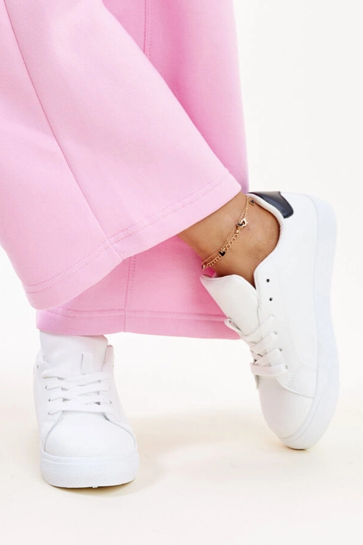 Zapatillas Akila en blanco y negro