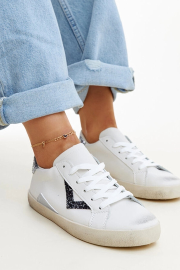 Zapatillas blancas con efecto "desgastado" Gombola 2