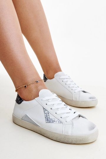 Zapatillas blancas con efecto "desgastado" de Gombol
