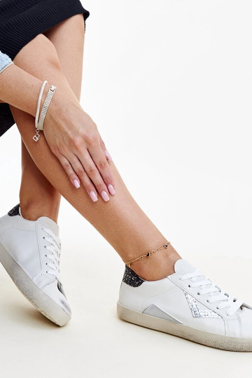 Zapatillas blancas con efecto "desgastado" de Gombol 2