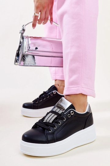Zapatillas negras y plateadas con circonitas de Maurizia