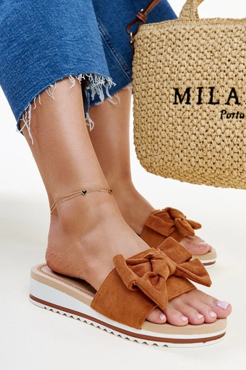 Chanclas marrones de tacón bajo de Mikhaila 2