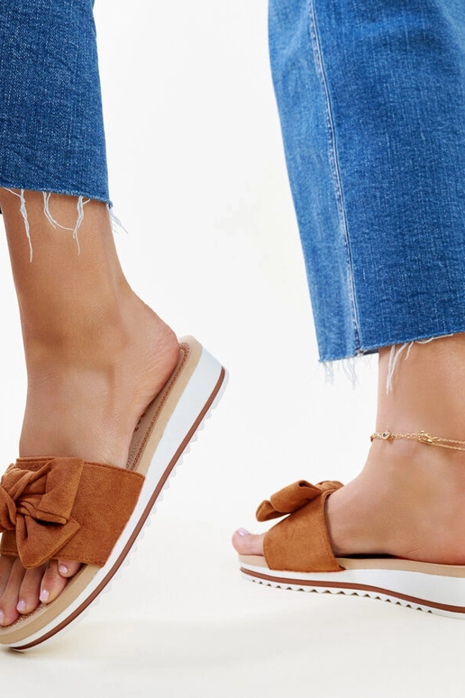 Chanclas marrones de tacón bajo de...