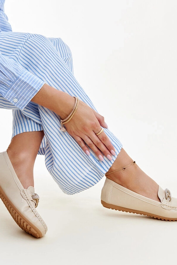 Mocasines beige decorados... 2