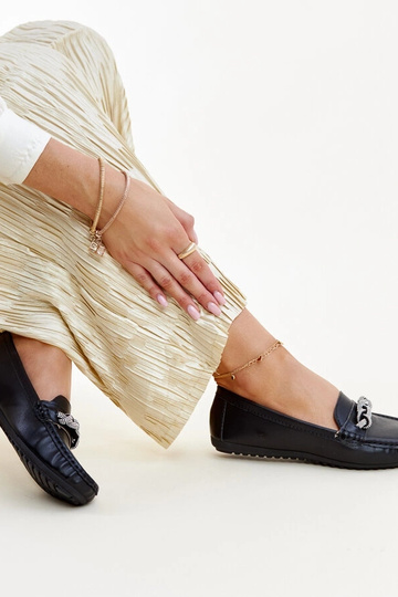 Mocasines negros decorados... 2