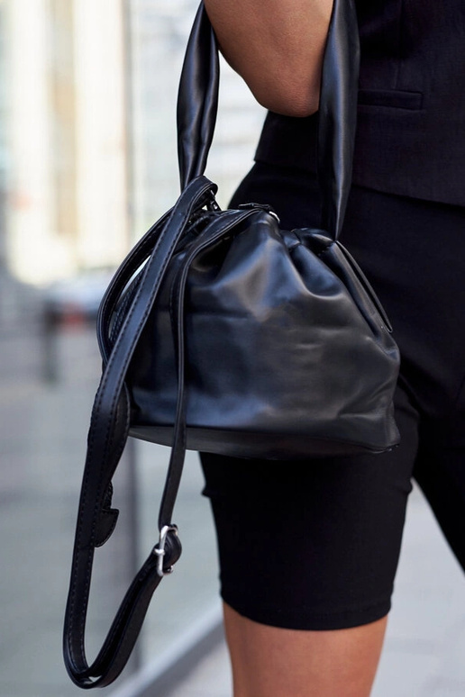 Bolso pequeño negro tipo "bolso" Aamala