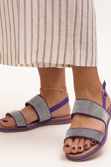 Sandalias moradas decoradas con circonitas Carvalia 2