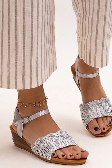 Sandalias de cuña baja bordadas Maimoon 2