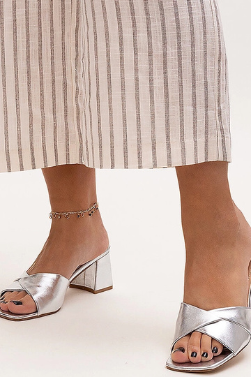 Mules de tacón alto... 2