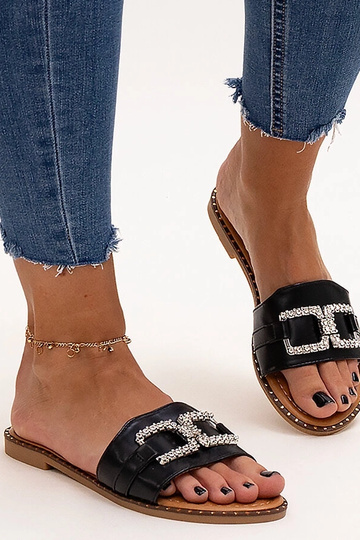 Chanclas negras con hebilla decorativa de Rochaela 2