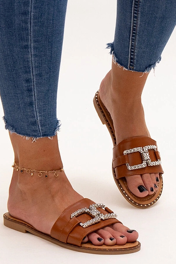 Chanclas marrones con hebilla decorativa Rochaela 2