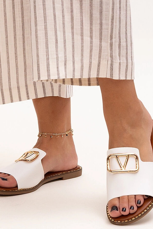 Chanclas blancas con hebilla Mariza