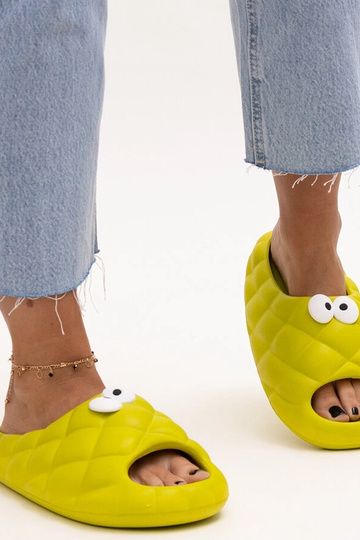 Chanclas de espuma verde...