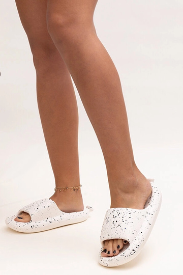 Chanclas blancas con tira ancha Hekssa