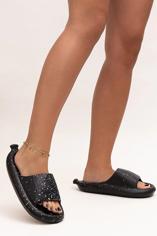 Chanclas negras con tira ancha Hekssa