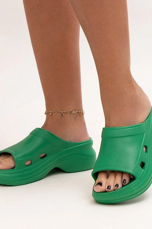 Chanclas verdes en suela gruesa Elina