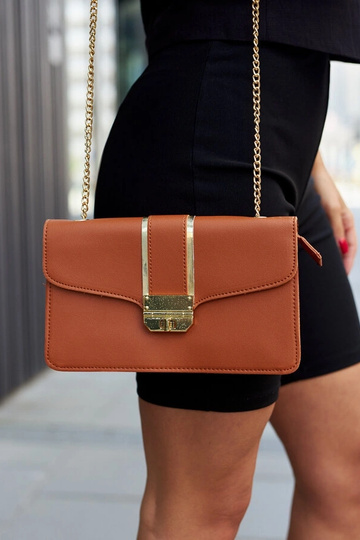 Bolso bandolera Elmia marrón con cadena 2