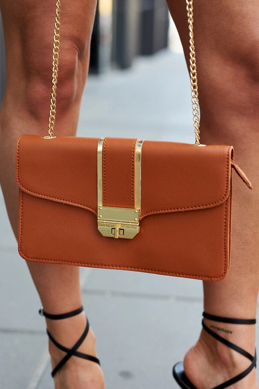 Bolso bandolera Elmia marrón con cadena