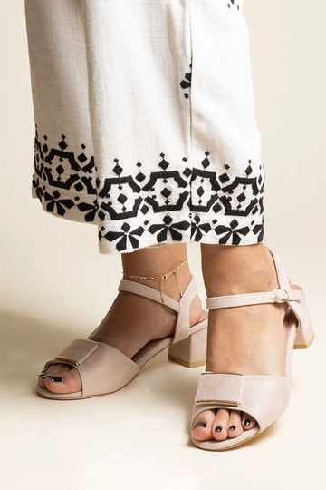 Sandalias de tacón bajo color beige Frederica