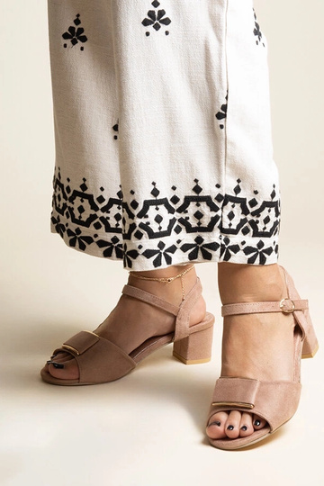 Sandalias de tacón bajo en beige oscuro Frederica