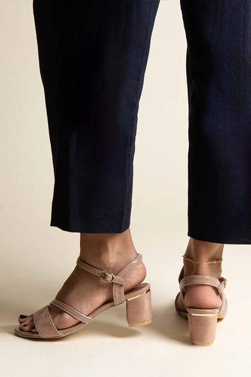 Sandalias beige oscuro con...