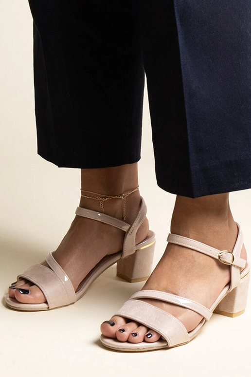 Sandalias Beige con Combinación de...