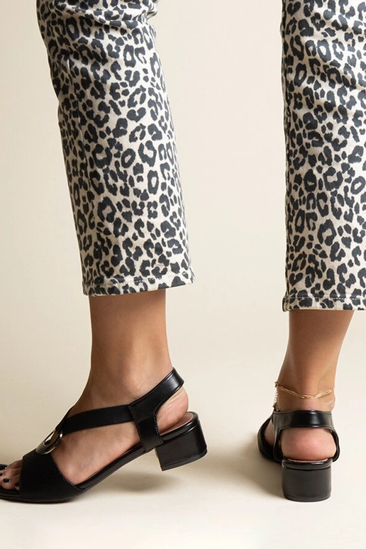 Sandalias negras sin cordones con...