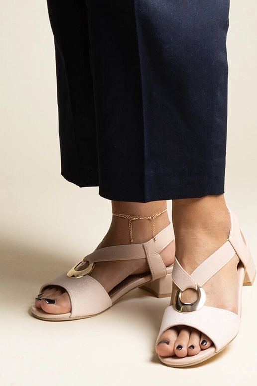 Sandalias beige sin cordones con...