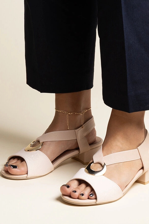 Sandalias beige sin cordones con...