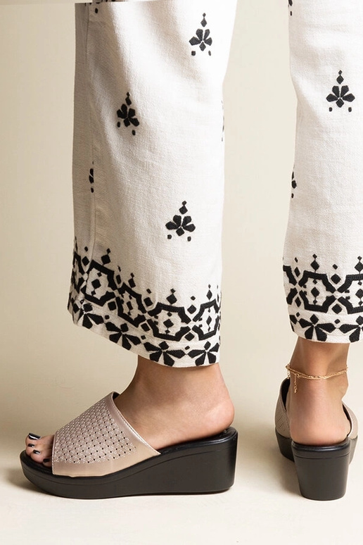 Chanclas cuña calada dorada piel...