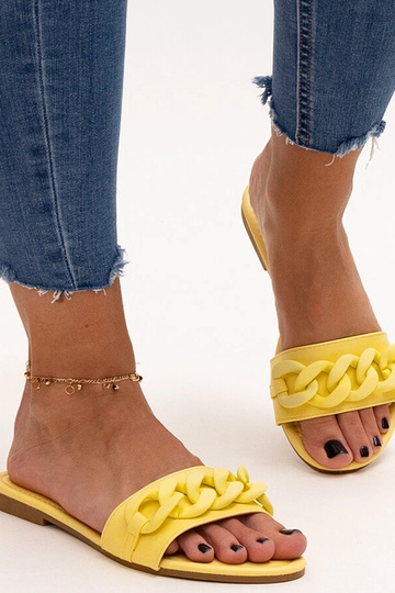 Chanclas Aliyan con cadena en color amarillo mate 2
