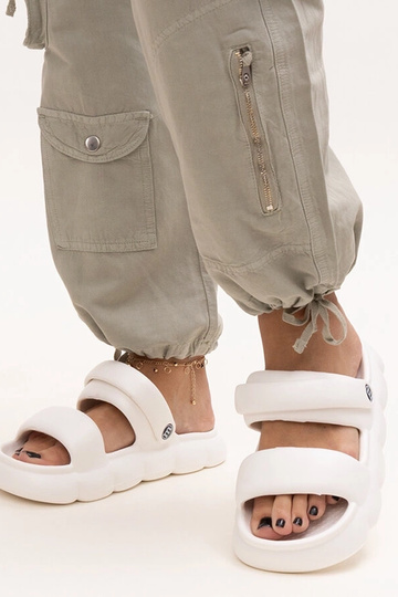 Sandalias Azewda ligeras de espuma de color sólido