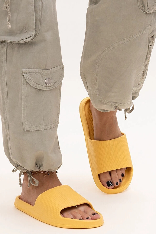 Chanclas de espuma amarilla Menta