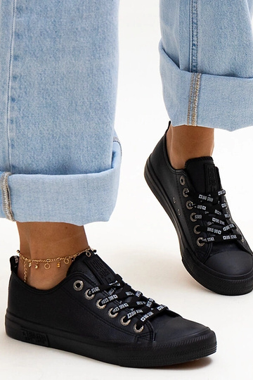 Zapatillas negras de piel... 2